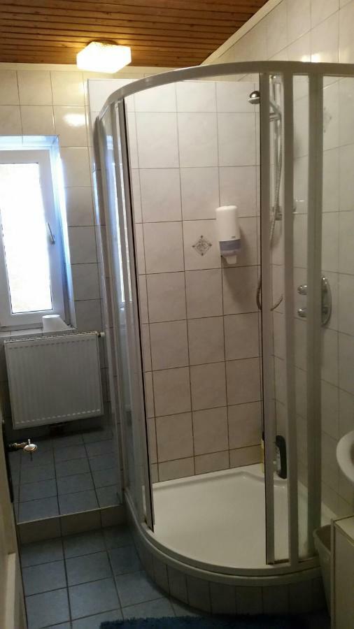 Makss Hotel Велс Екстериор снимка